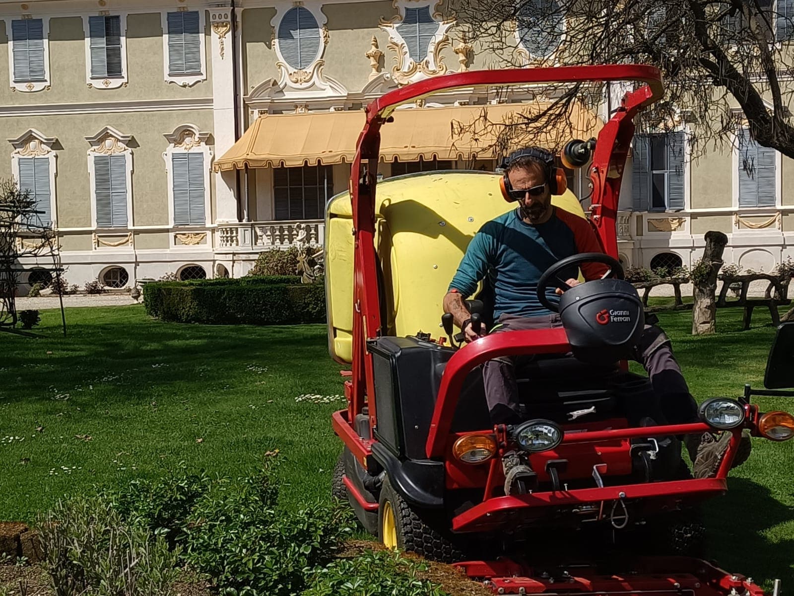 MANUTENZIONI AUTUNNALI "DEL GIARDINO CONVENZIONALE": LA STAGIONE IN CUI SI COSTRUISCE IL GIARDINO DELLA PROSSIMA PRIMAVERA